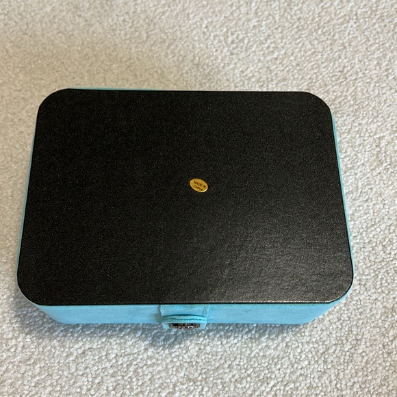 MELE & Co. Jewelry box NWT - Picture 5 of 9